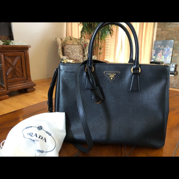 Prada saffiano / medium - Picture 2 of 4
